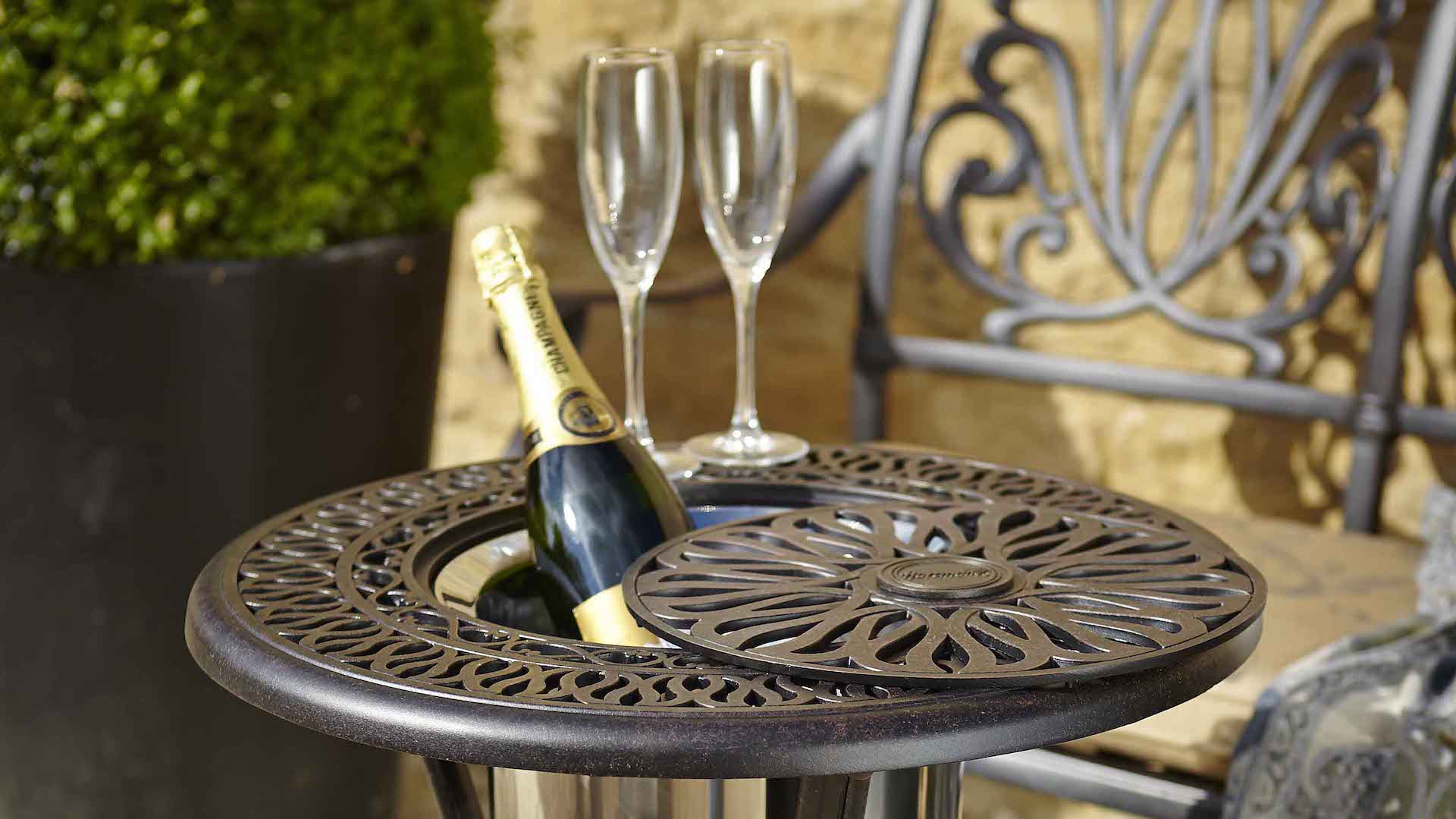 Amalfi Ice Bucket Table Whilton Locks Garden Village